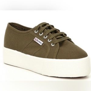 Superga platform sneaker size 7.5 (USA) size 38 (euro). Military green Worn once